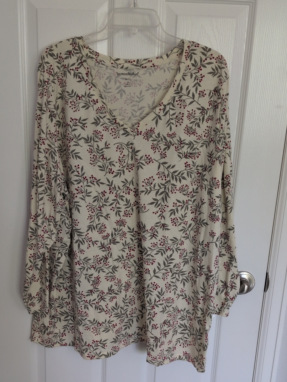 NWOT Woman Within Berries Long Sleeve V Neck  Top - 3X 30/32